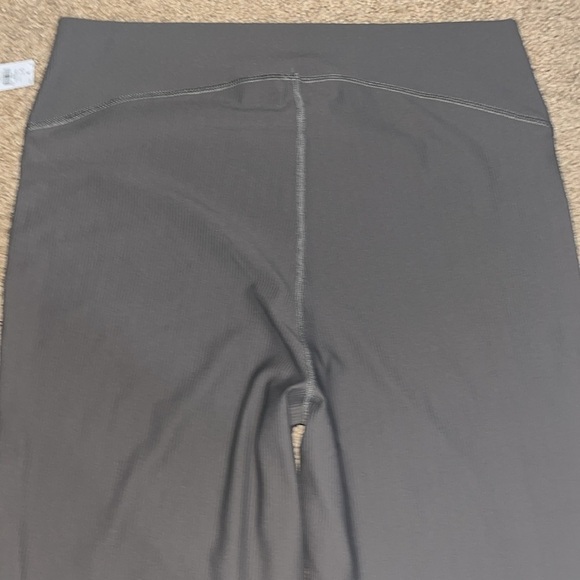 Old Navy Extra High-Waisted PowerSoft Rib-Knit Super Flare Leggings Temple Stone - Picture 9 of 10